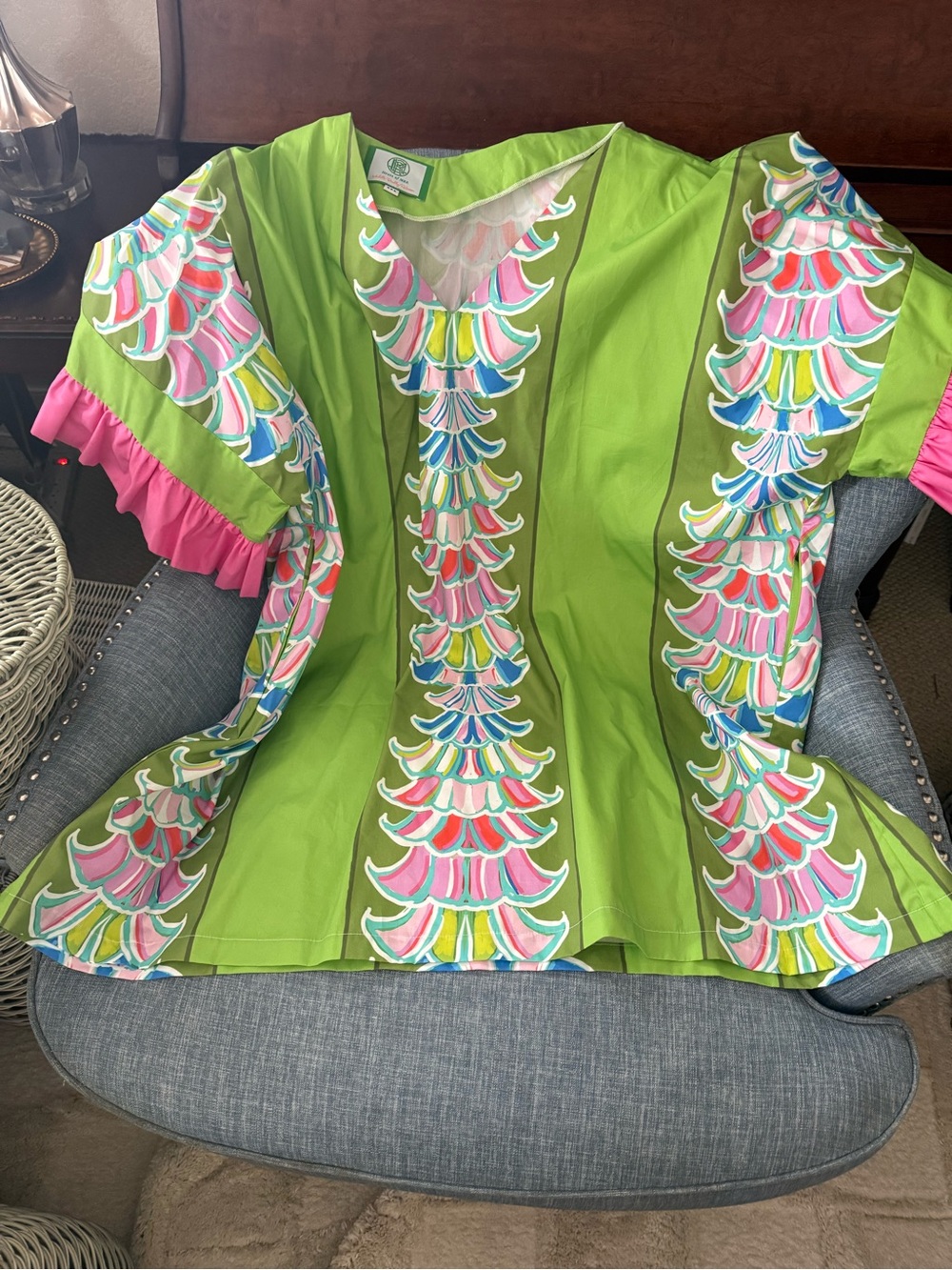 HOUSE OF MBR Bright Green accented Women's Top with Pink Trim NEVER WORN - Picture 4 of 4
